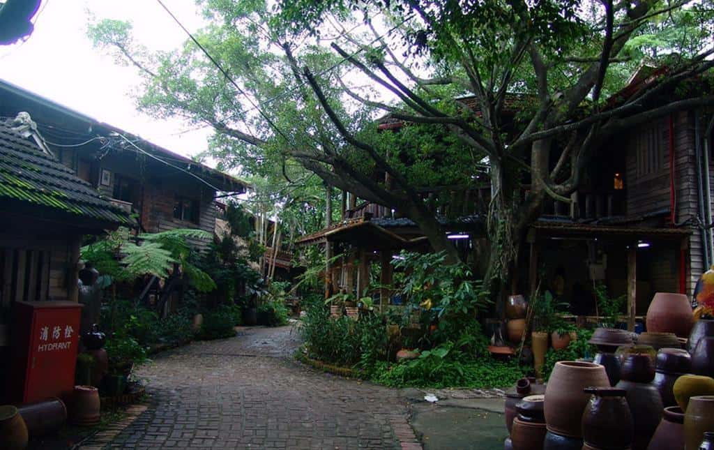 The garden of  Shueili Snake Kiln.