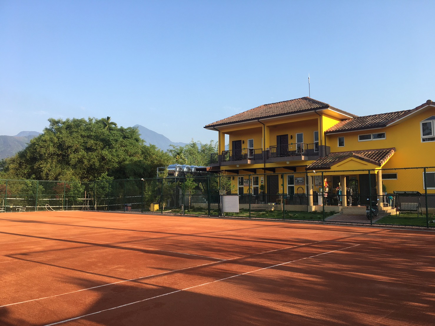 台灣黑熊網球民宿