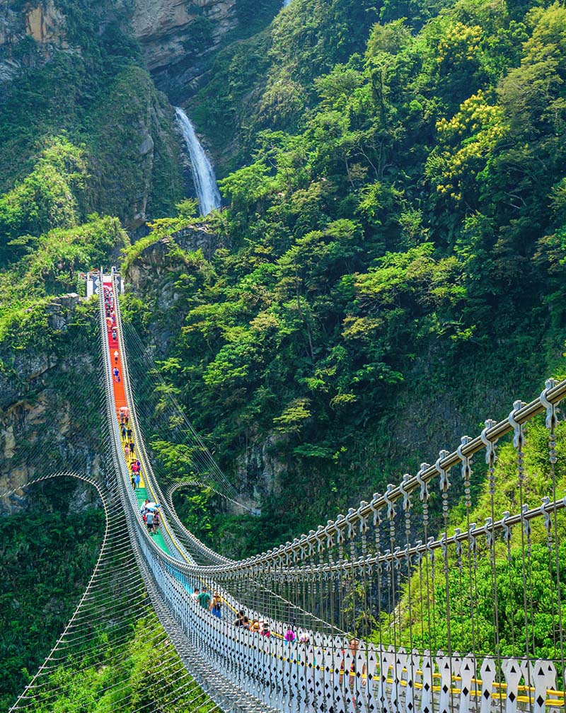 雙龍瀑布七彩吊橋