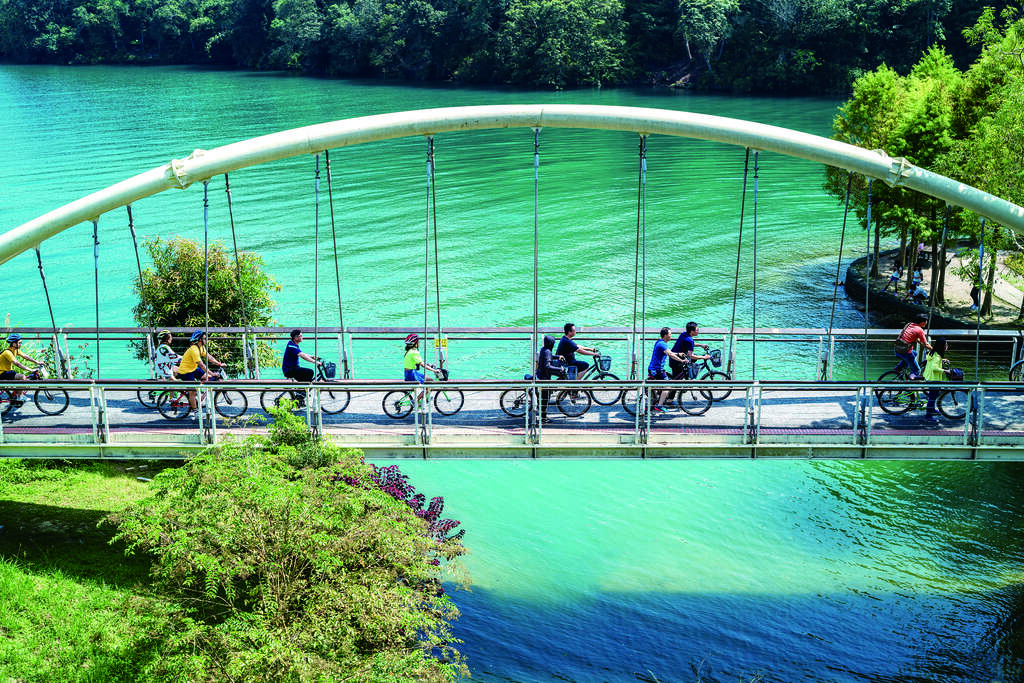 Cycling Path Above the Water2