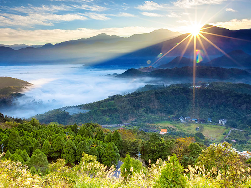 Enjoy Dawn at Jinlong Mountain