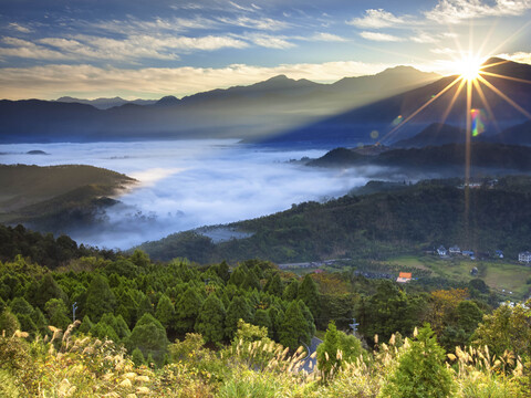 Enjoy Dawn at Jinlong Mountain