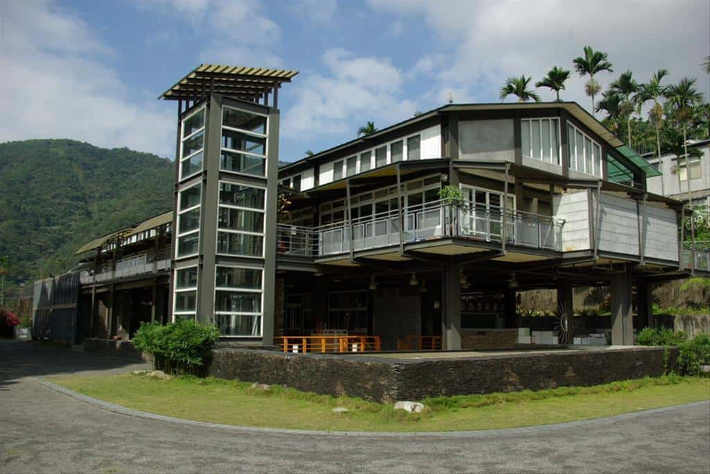 The Tannan Elementary School is a mini school with only 100 students.