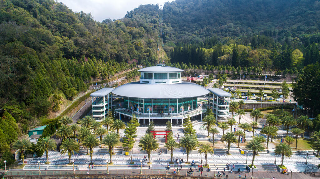 The Ropeway incorporates water and land