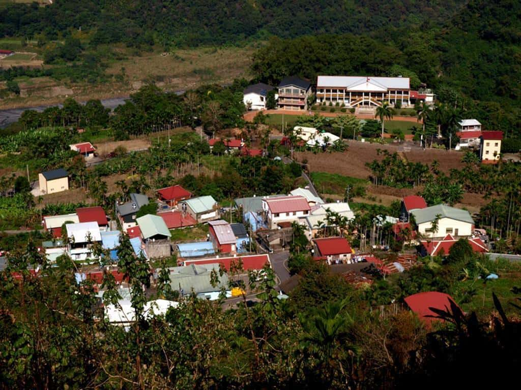 Shuanglung village