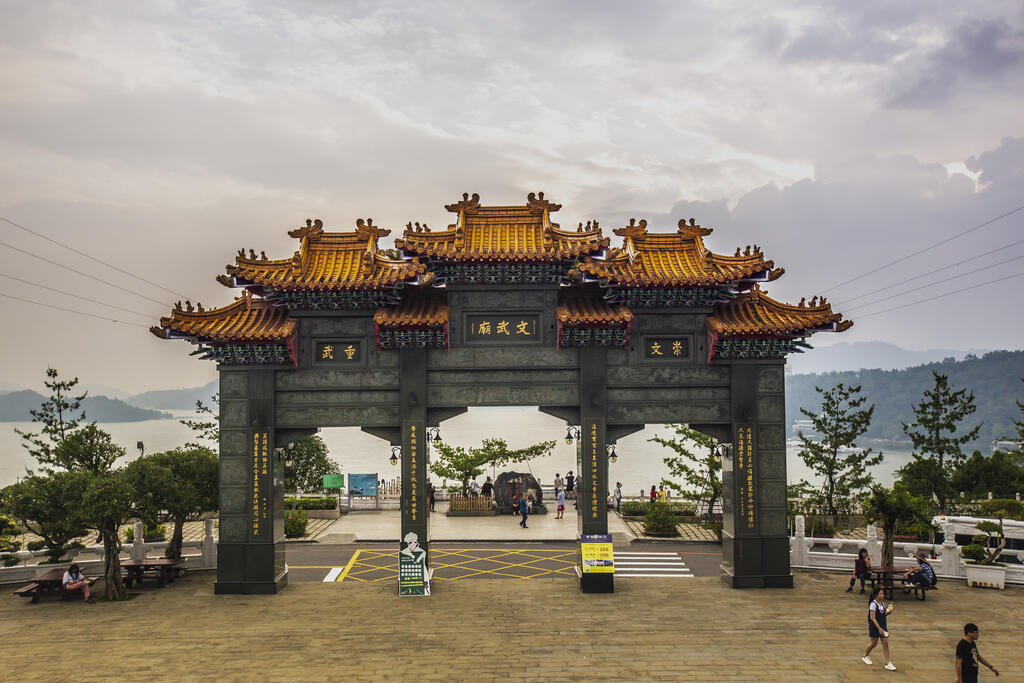 Wenwu Temple Archway