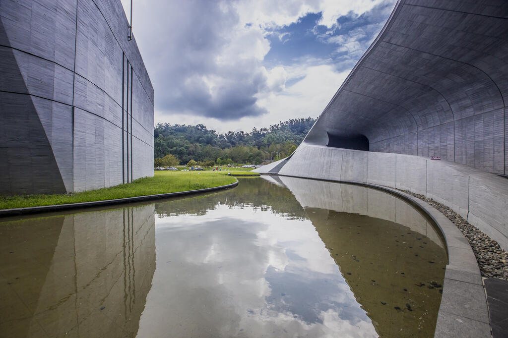 Xiangshang Visitor Center Reflection