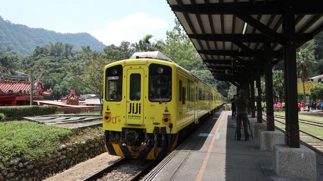 Train Buffs’ Nostalgic Railway Tour