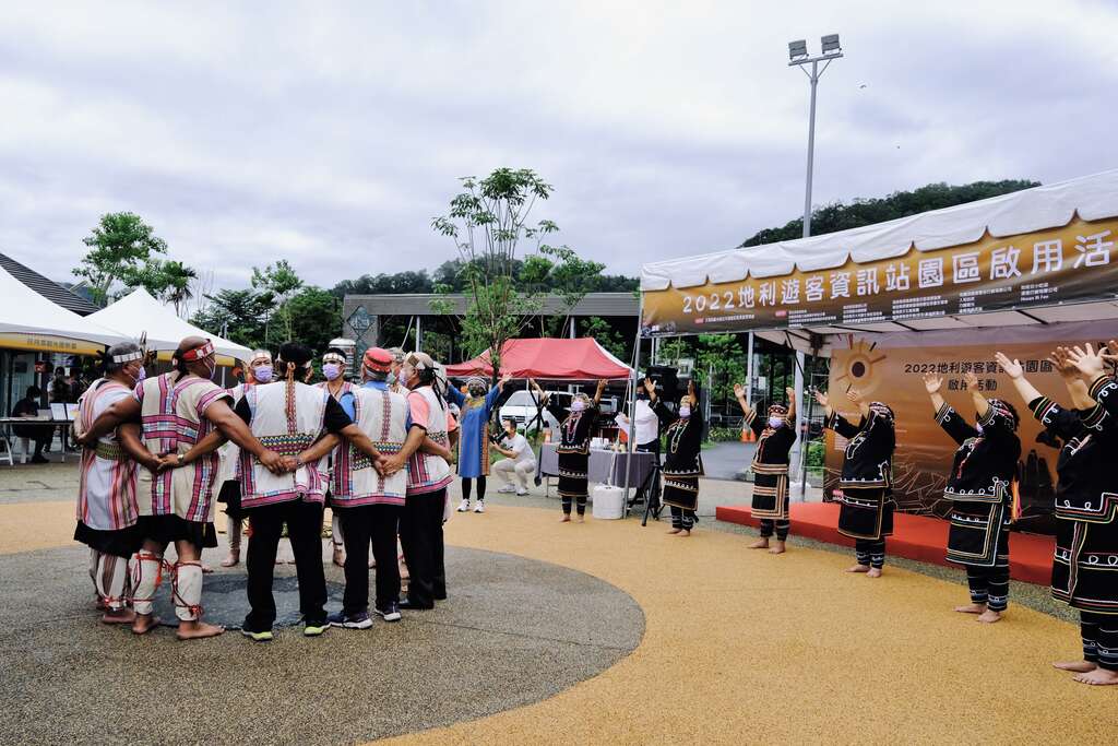 達瑪巒文化藝術團表演
