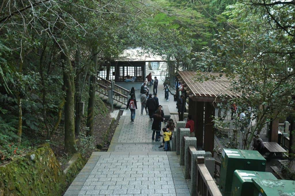 この歩道は玄光寺埠頭から玄光寺まで階段が続いており