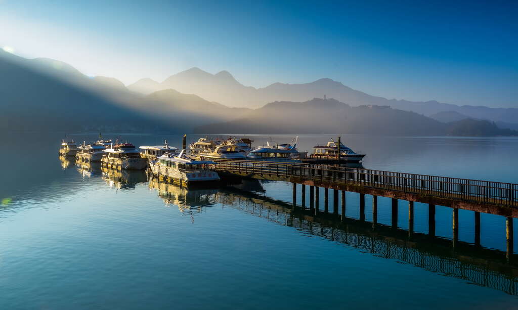 潭情說畫映日月一日遊