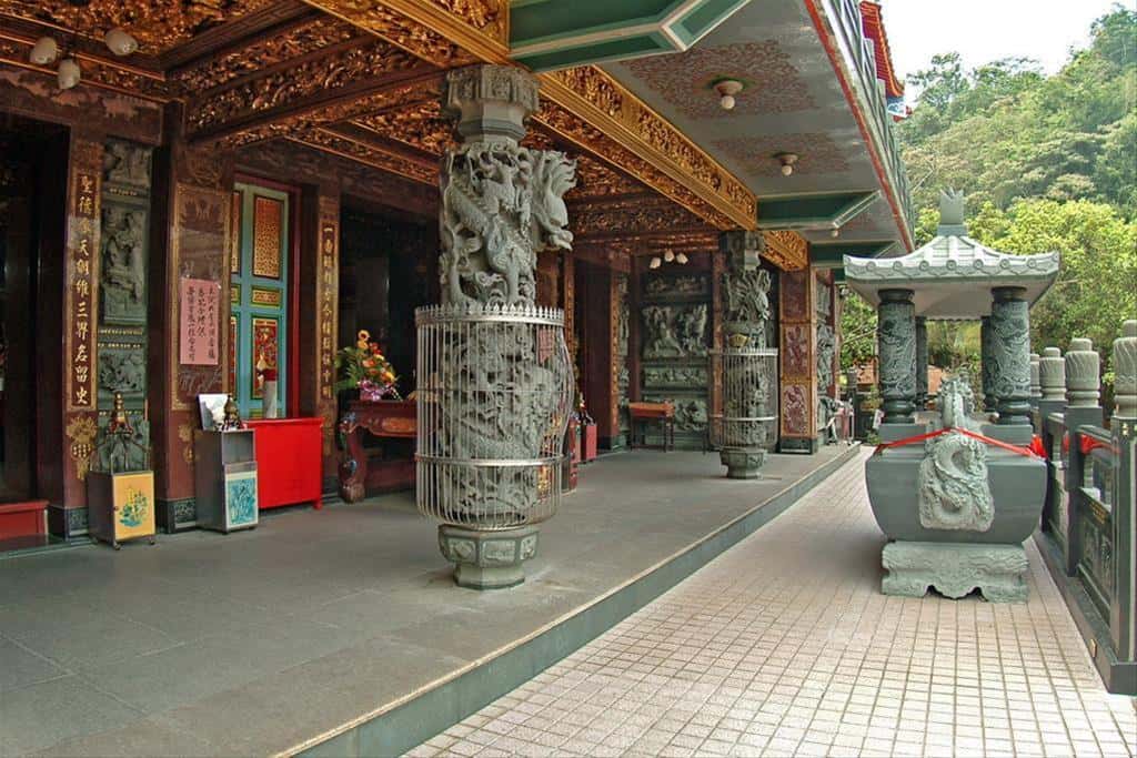 中明村には台湾で唯一といわれる孔明廟があります。