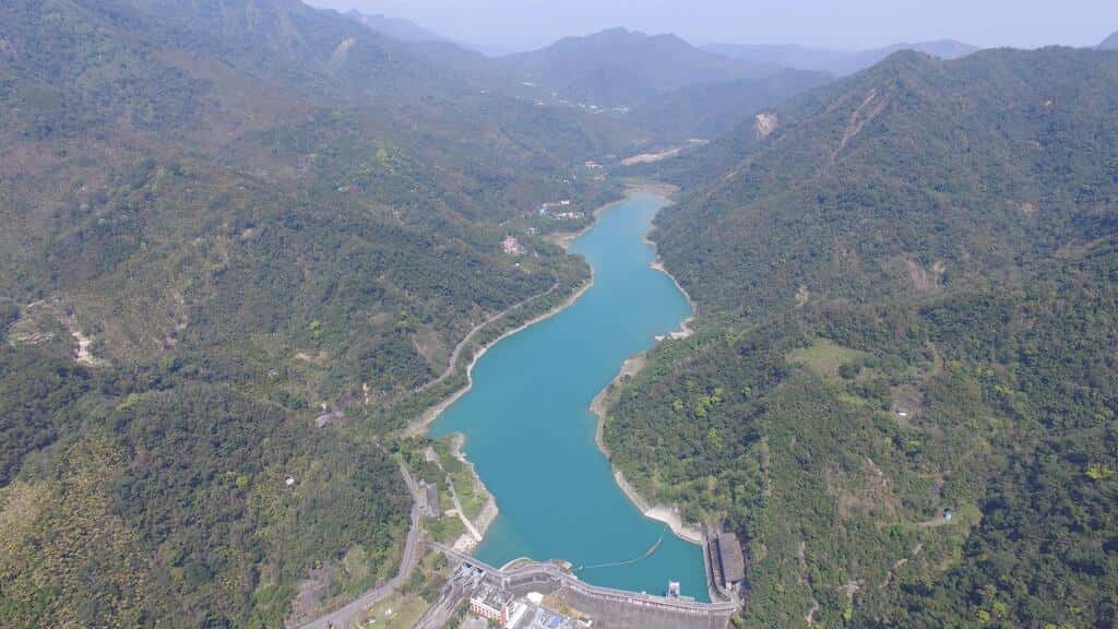 明湖ダムは大観二所（発電所）の下池で、水里郷明潭村内にあります。