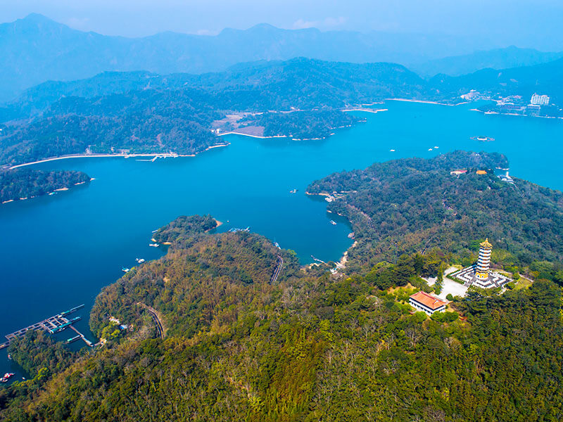 歷經地殼變動 從湖泊變成盆地