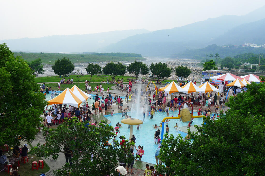 水里親水公園泳池