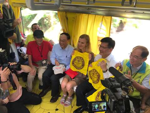 列車上合照