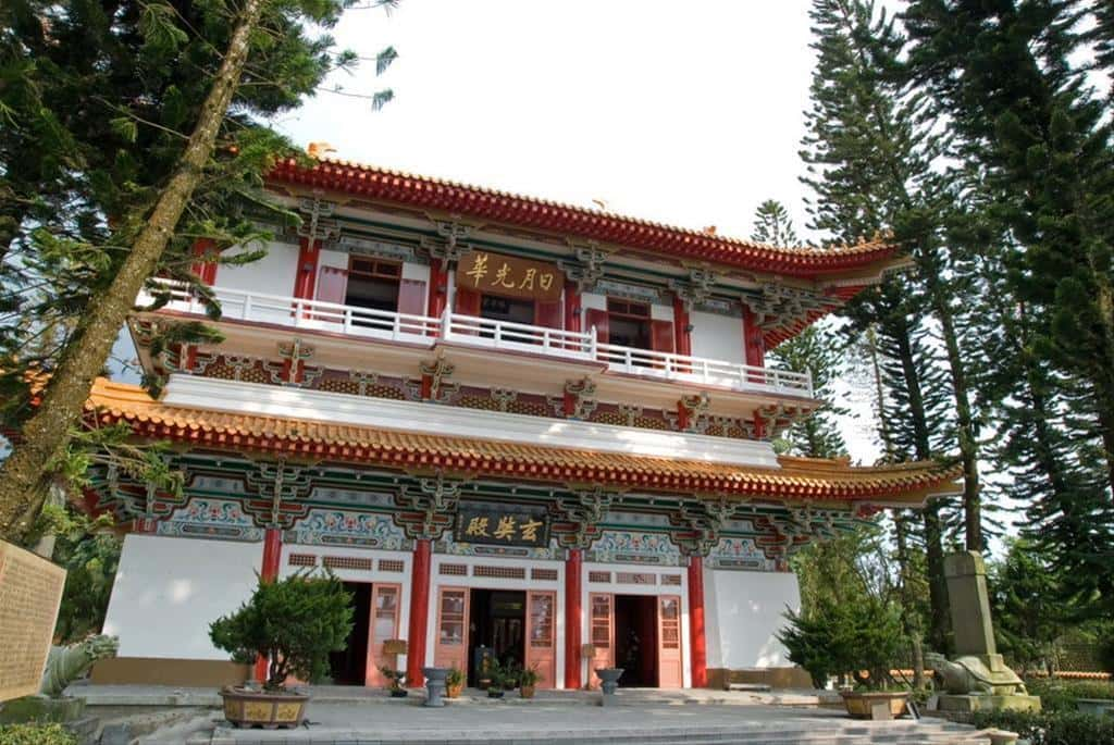 玄奘寺為仿唐式建築，碧瓦朱柱，古樸無華，環境清幽具有中國庭園雍容大方的器度。