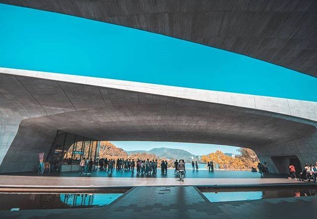 是天空藍還是湖水藍