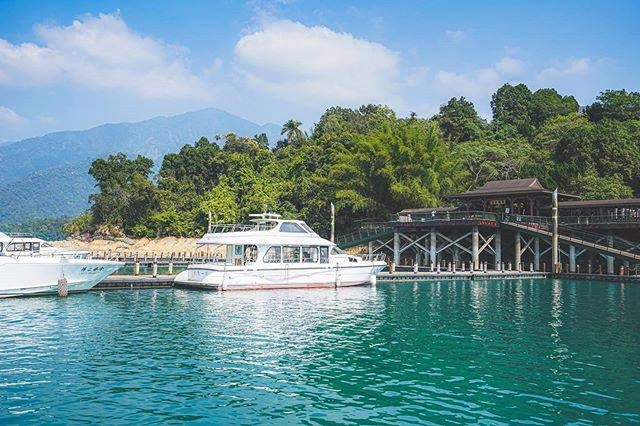 搭船來到湖的另一邊🏝