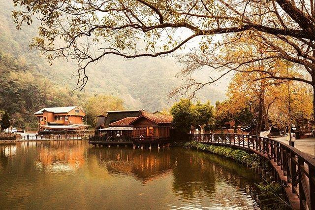 這景色像是一張有故事的老照片