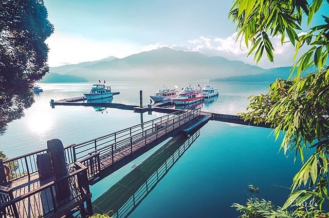 太陽升起 雲霧散去