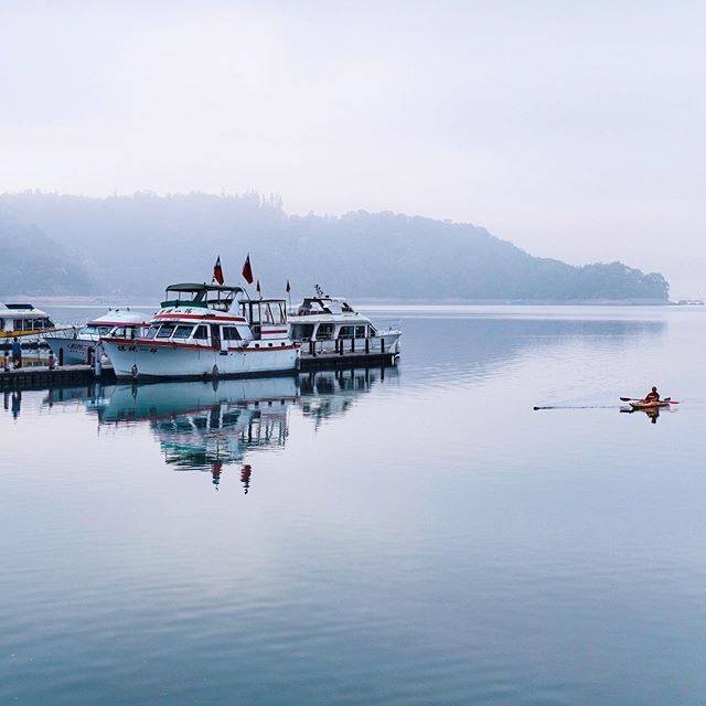 冷色調的日月潭總有一種神秘感