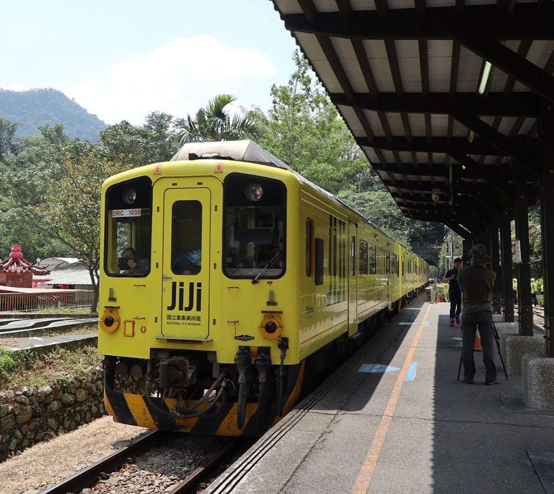 集集彩繪列車大家都來搭過了嗎？🚂