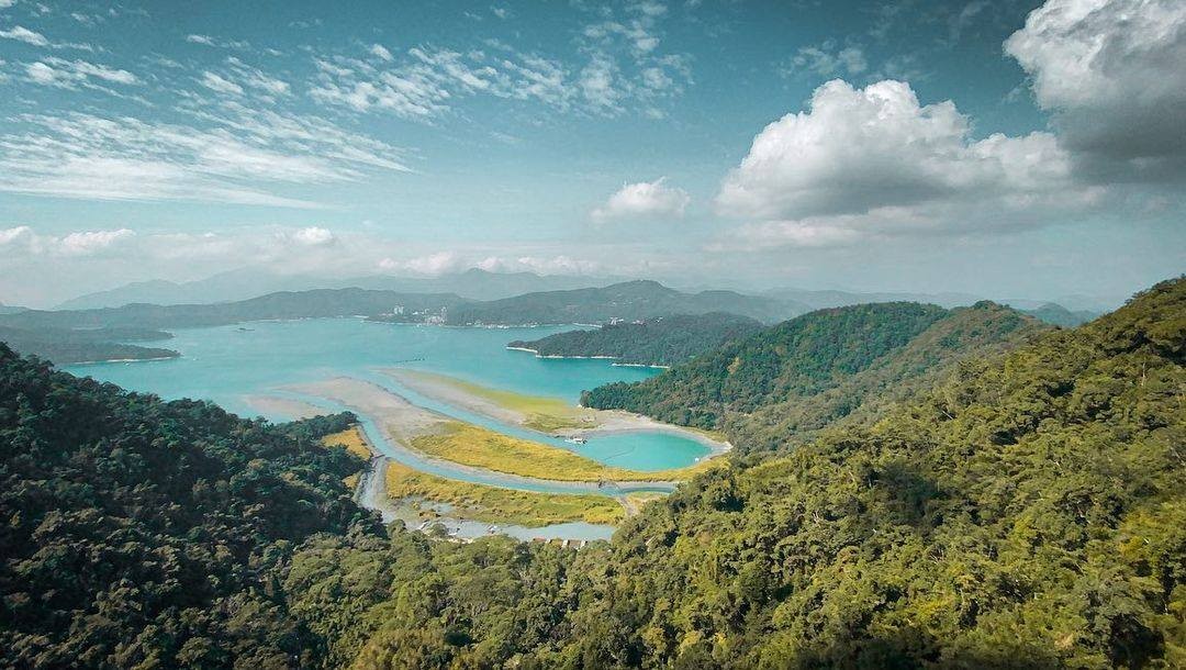 被群山包圍的日月潭🤗
