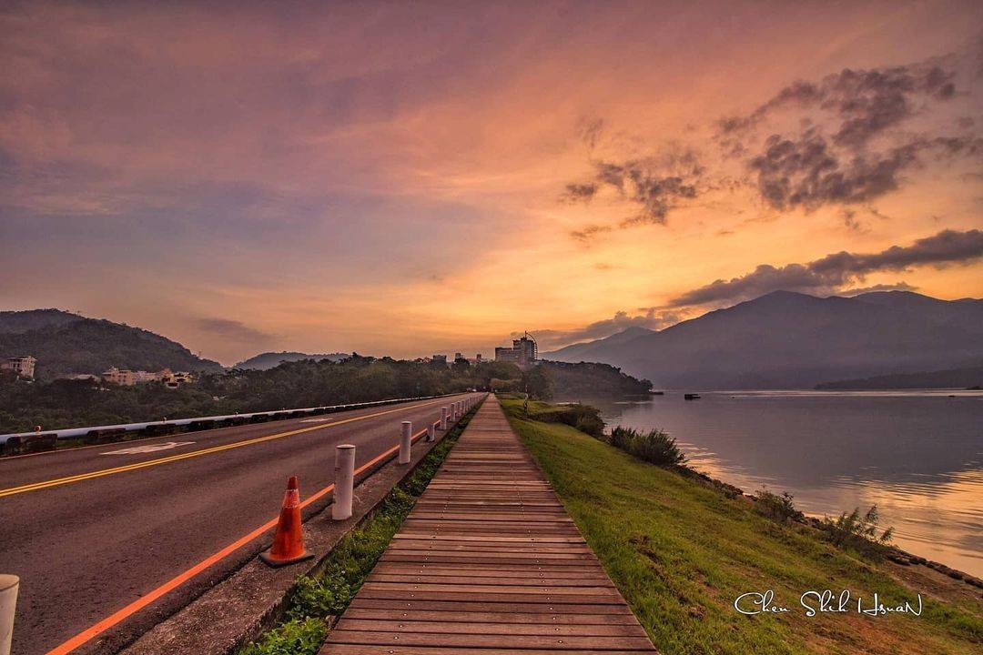 晨曦．湖光．忘憂