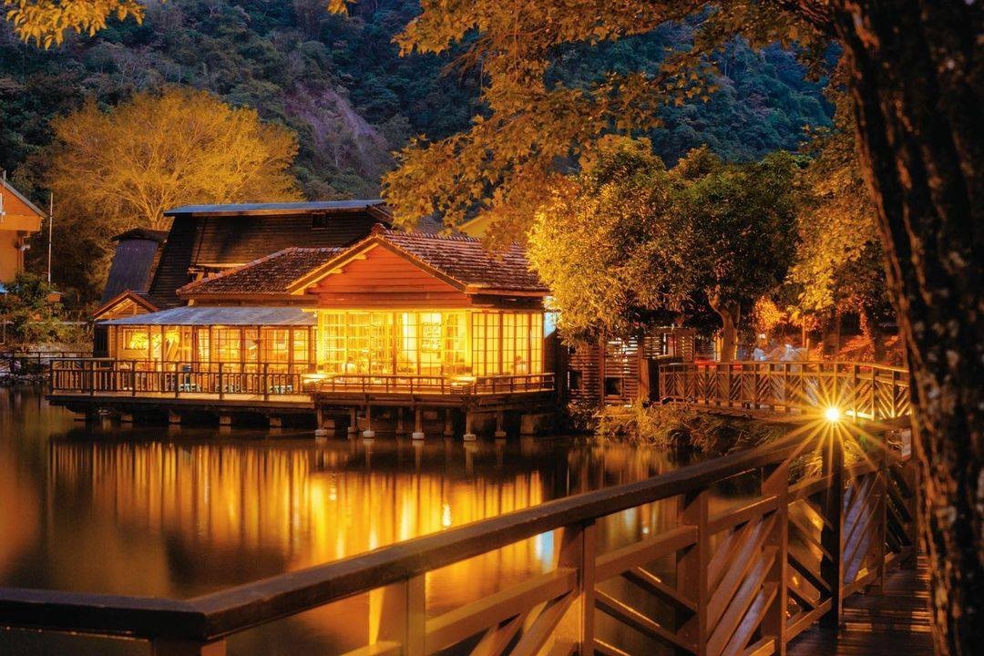 點亮夜晚裡的小鎮