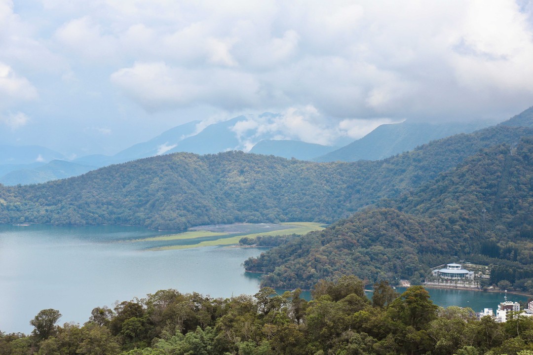 連日降雨讓日月大草原被淹沒了