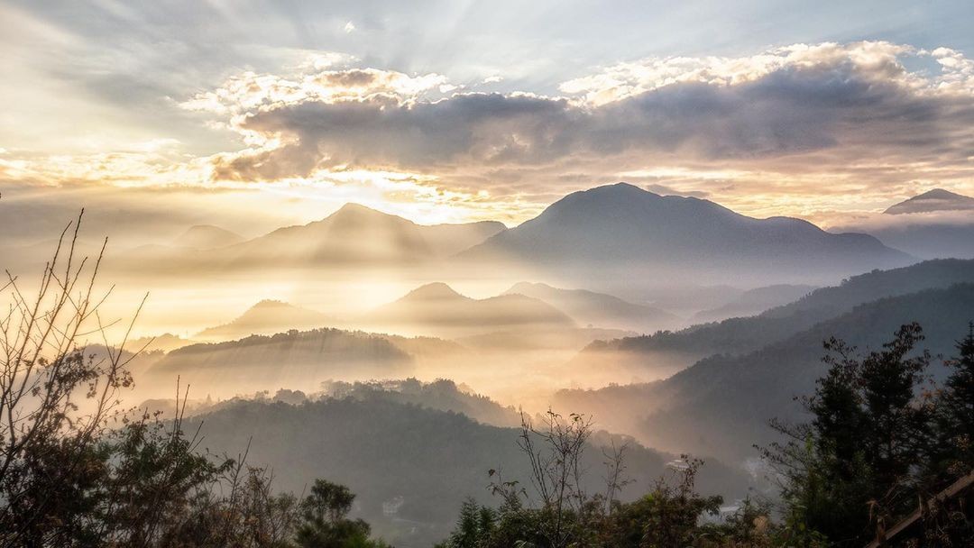 沾一點霞光 畫一幅經典山水畫