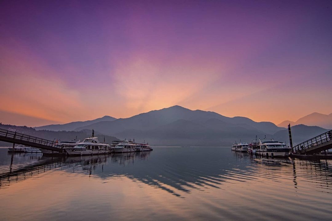 清晨一道道的霞光 開啟美好的一天