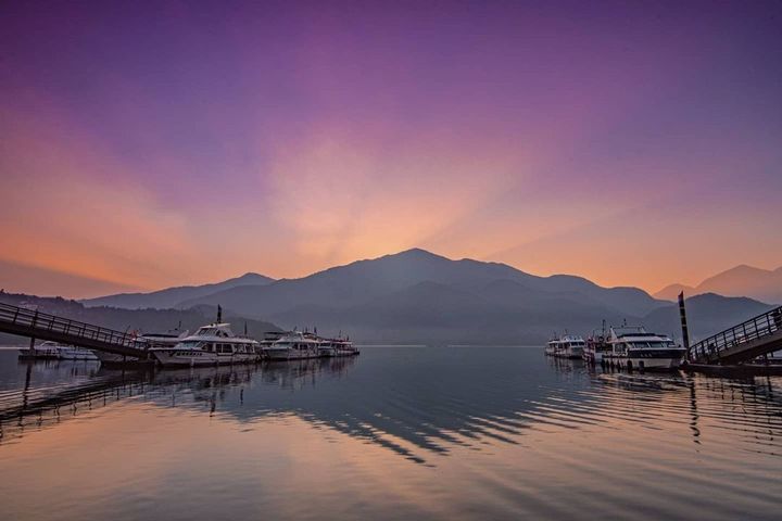 清晨一道道的霞光 開啟美好的一天