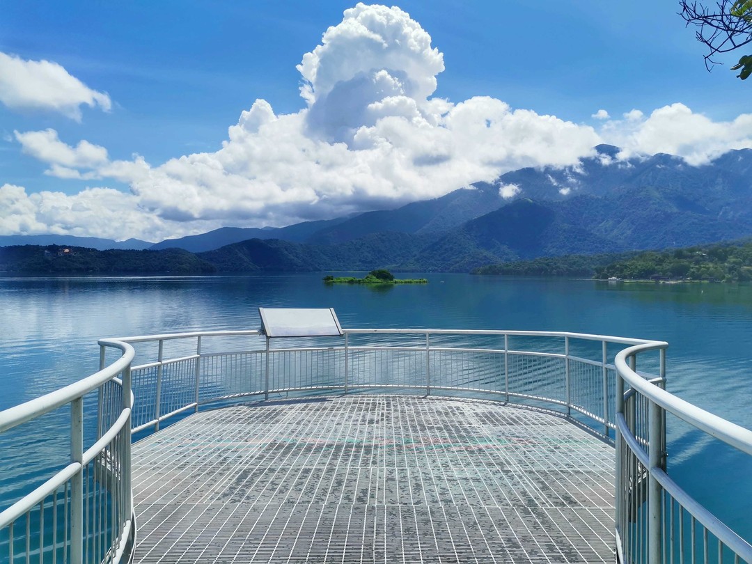 陪你看世界的遼闊