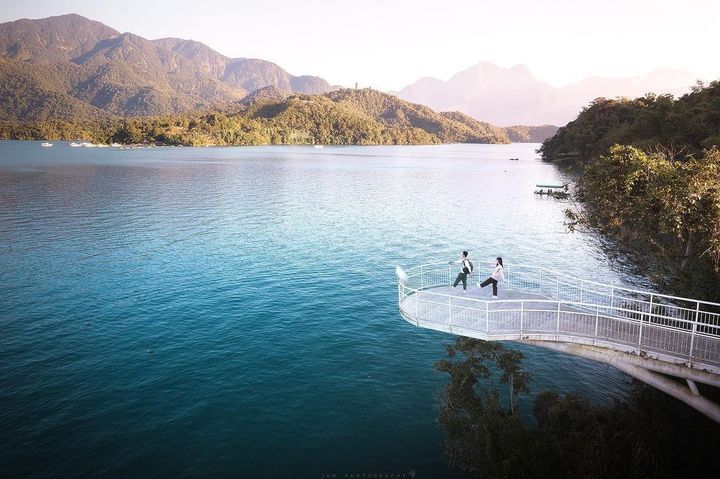 沉浸在山與水的懷抱中