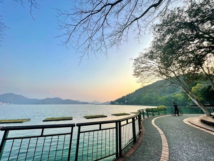 來來來~來日月潭怎能不騎車遊湖呢🚲