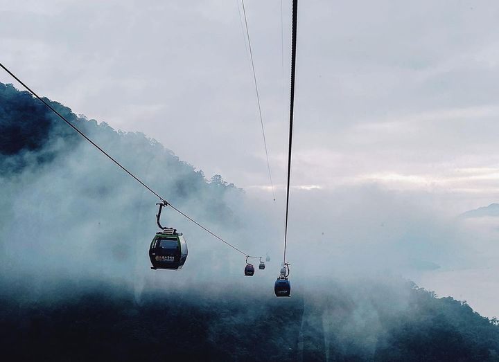隱身在濃霧裡的日月潭