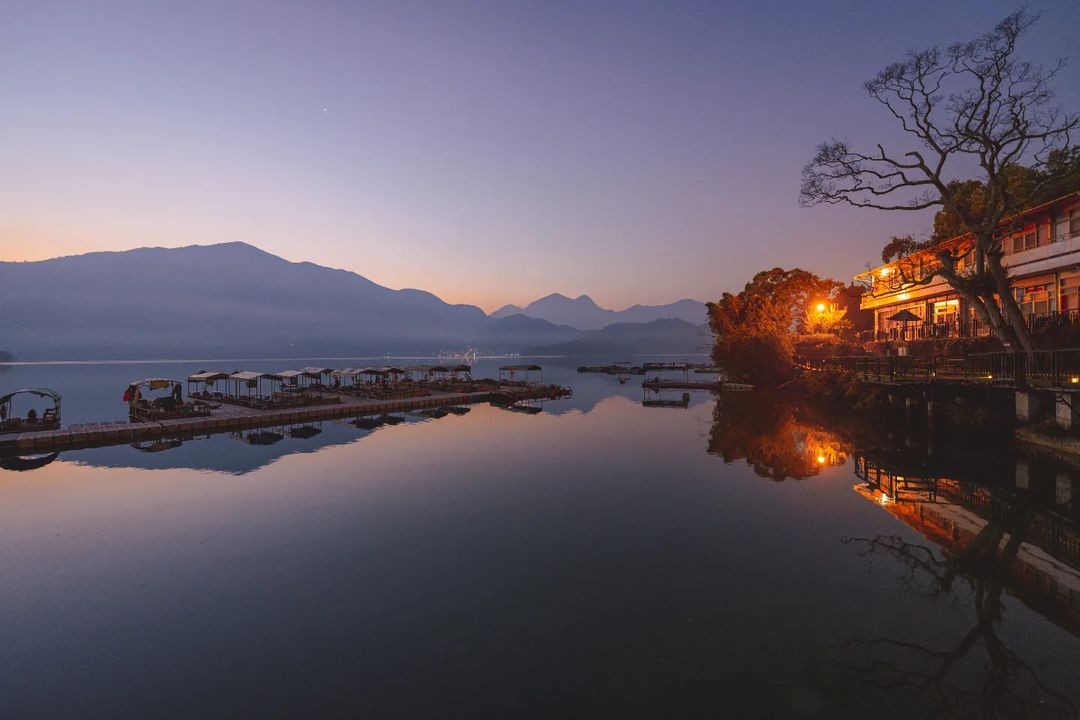 用一絲日光描繪山稜線