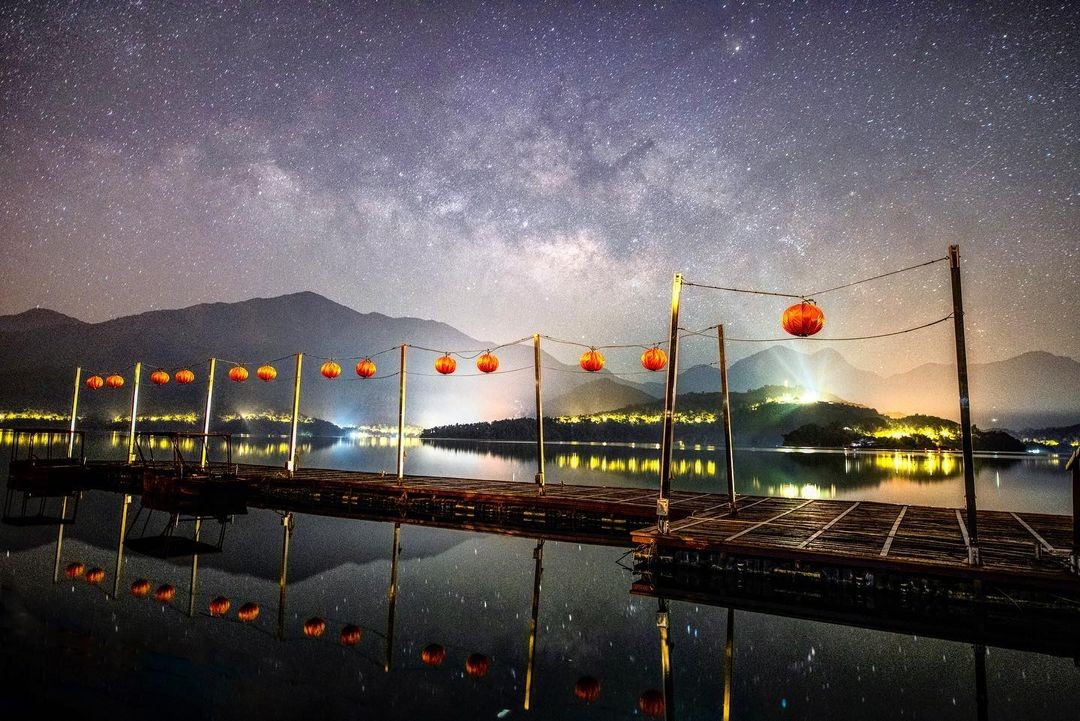 夜晚在夢裡墜入星海