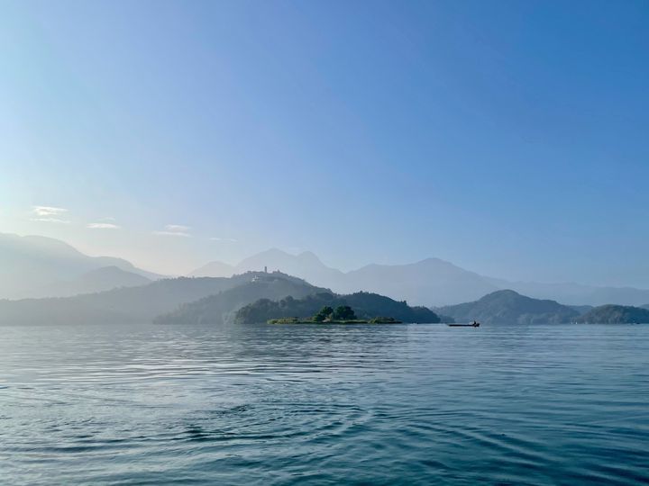 早安☀分享早晨蔚藍的潭景