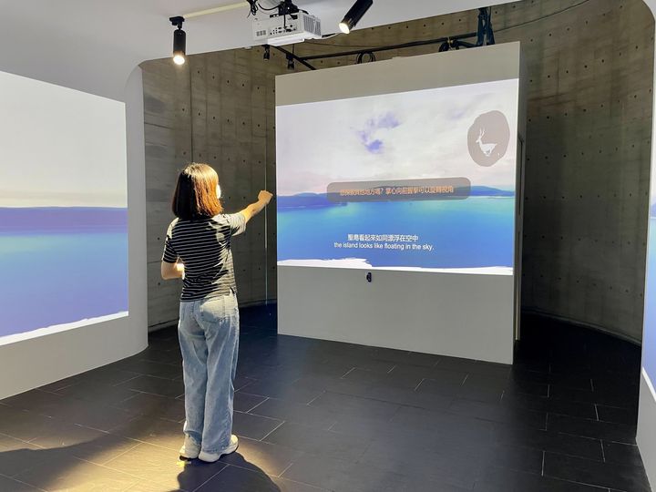 相傳邵族的祖先在狩獵時，因為追逐一頭白鹿，無意中發現彷彿世外桃源的日月潭，於是舉族遷此定居