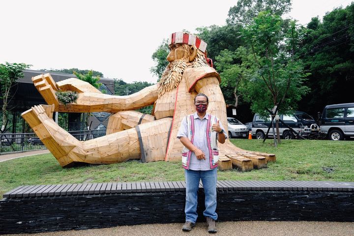 用一支支木棍建起骨架