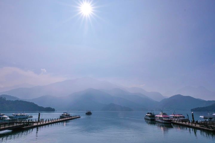 朝陽、晨曦、薄霧