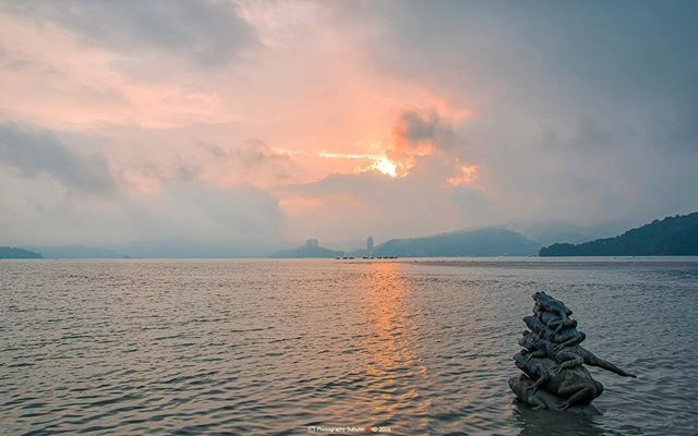 夕陽西下 九蛙在天涯