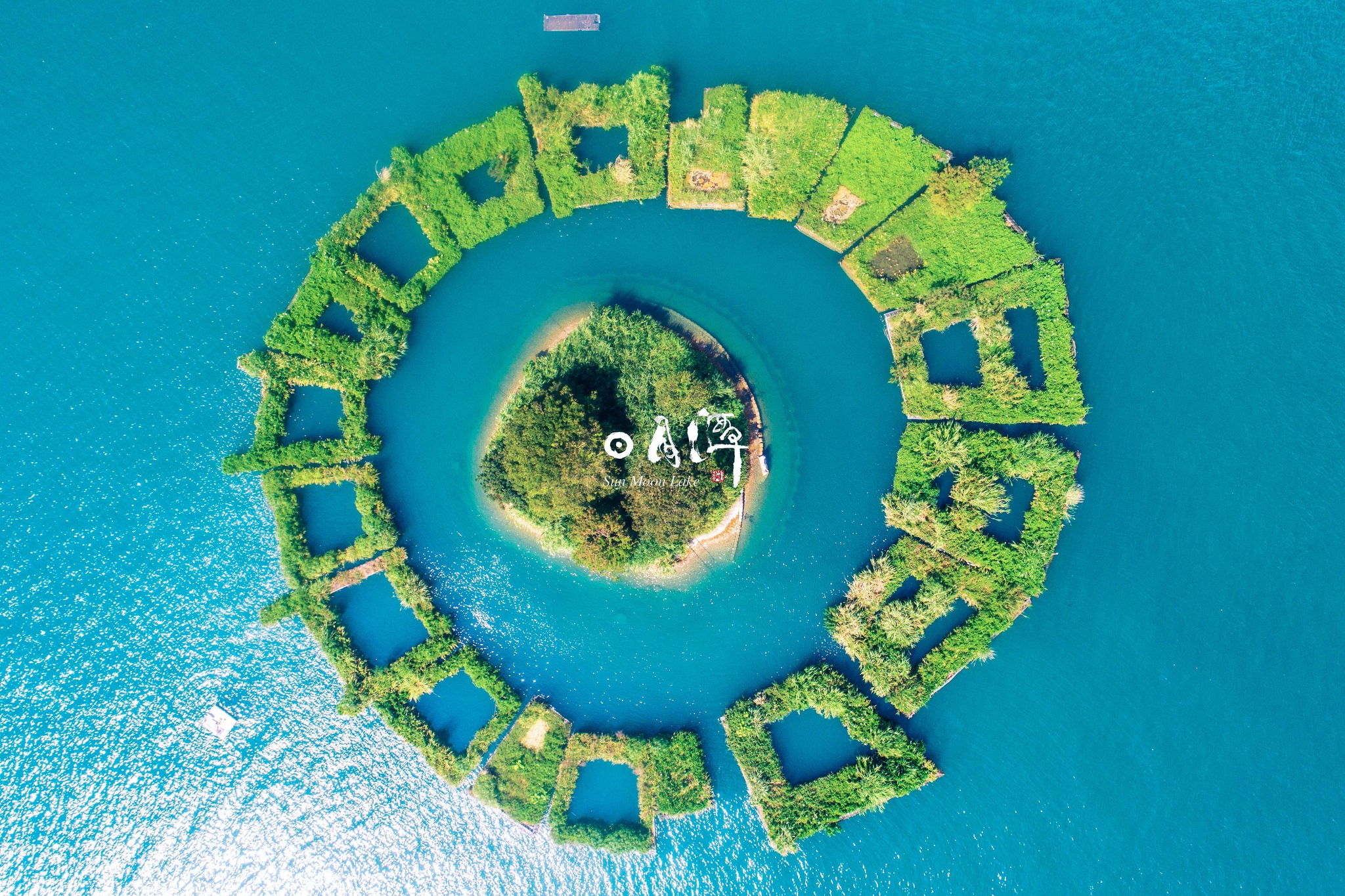 「世界十大最美自行車道」之一就在 #日月潭，迷人的風光最適合騎單車慢慢遊，但有個點只能搭船經過，是哪裡呢❓ #答案就在圖片中