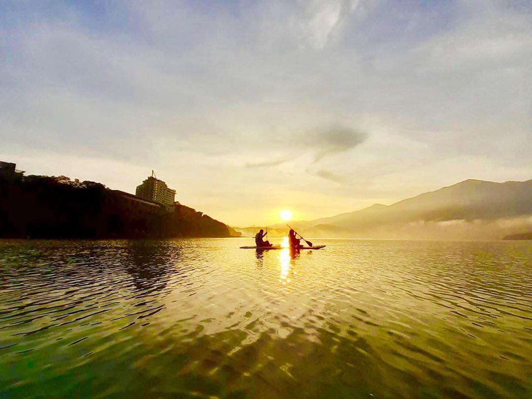 我倆滑著船兒～🎵