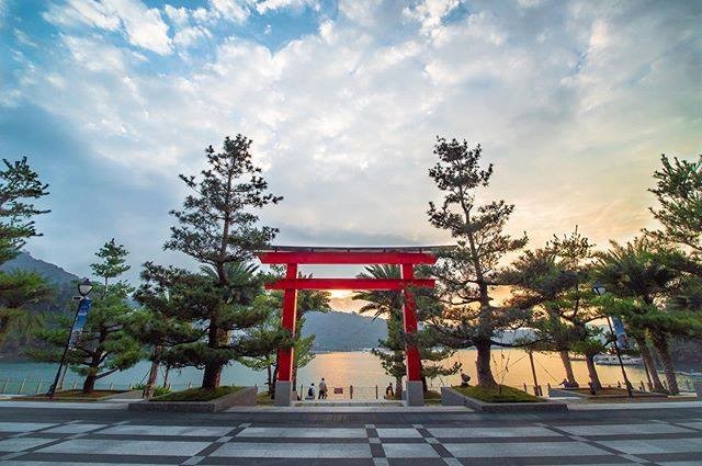 湖畔鳥居⛩不說地點是不是以為在日本🤭