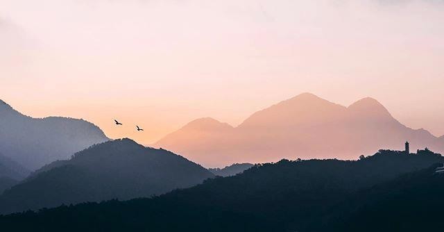早安❤日出配上層層疊疊的夢幻山景