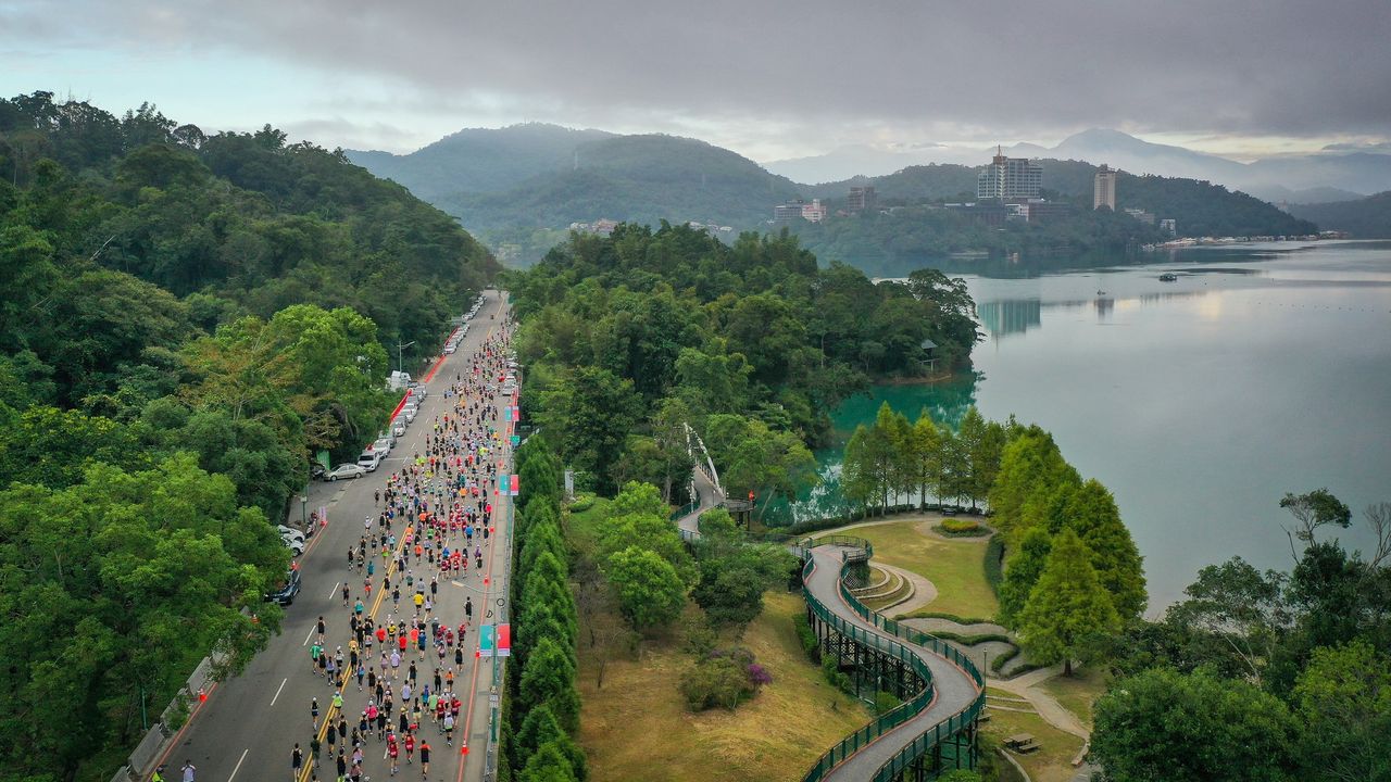 💫〚天還未亮 5,850人在 #日月潭 開跑😎〛